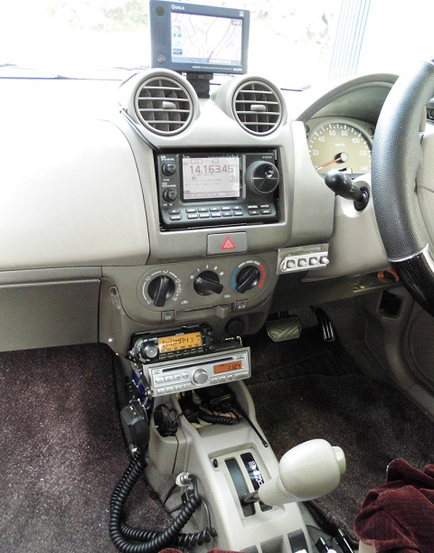 車載用アマチュア無線機です。 （アマチュア無線 モービル機と